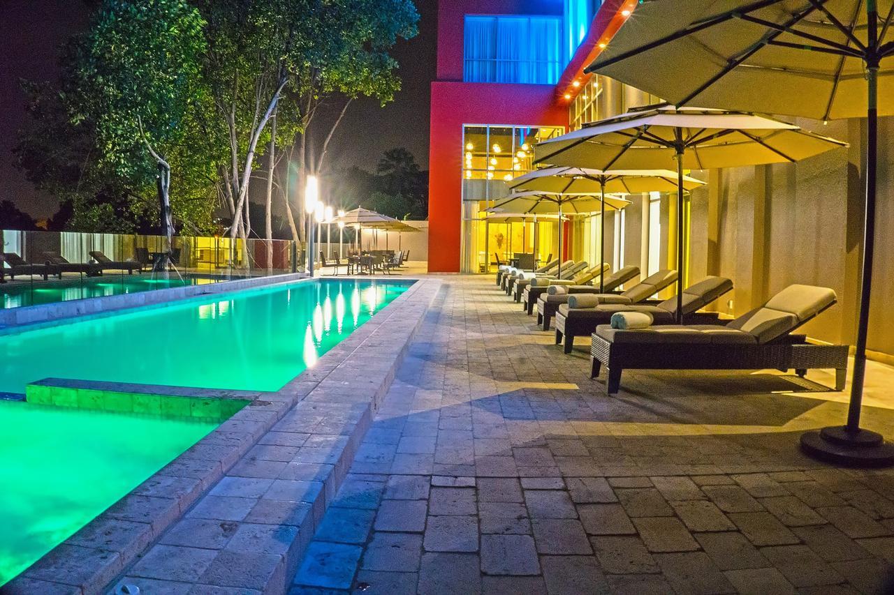 Radisson Hotel Guayaquil Exterior photo The swimming pool at the hotel