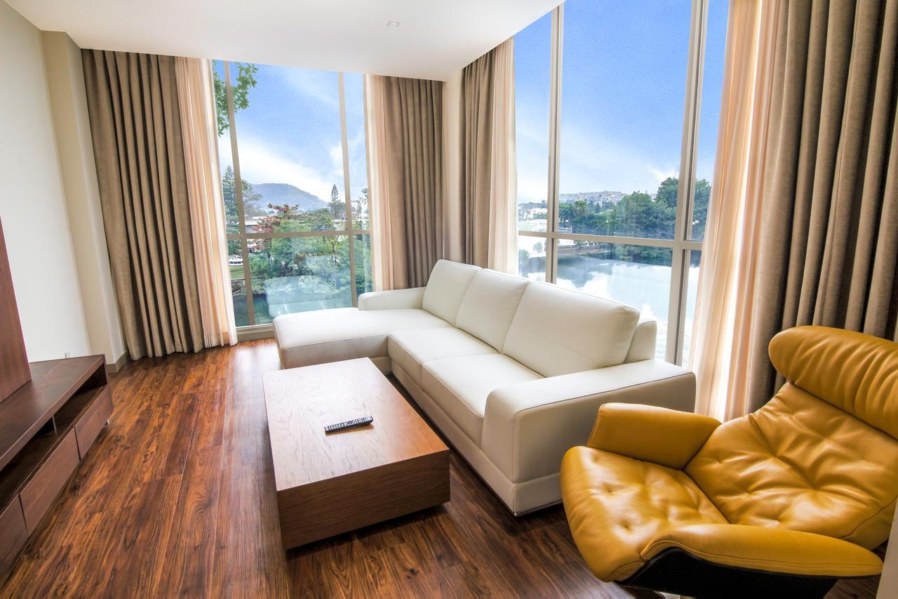 Radisson Hotel Guayaquil Exterior photo A living room